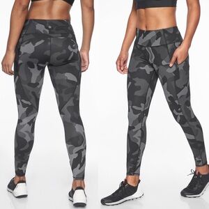 ATHLETA Gray Camo Contender 7/8 Tight Active Workout Gym Running Leggings Size M